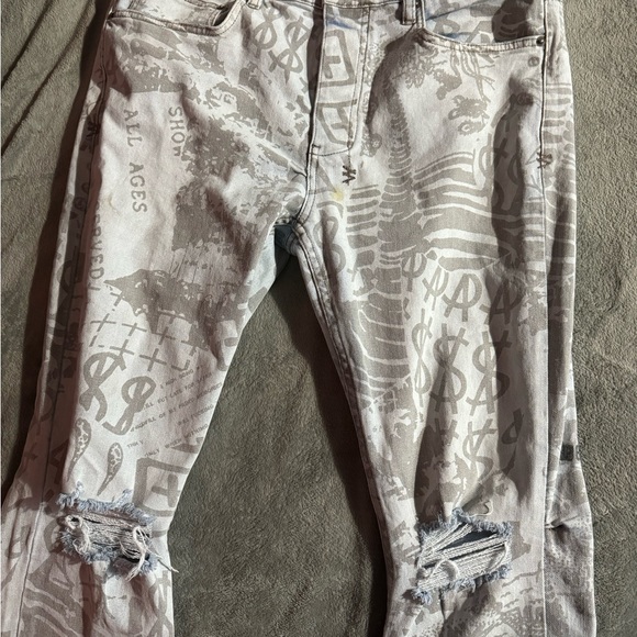 Never worn 🔥
thick material 🥋
slim fit so lower sizes can fit✅ ksubis - Picture 8 of 9